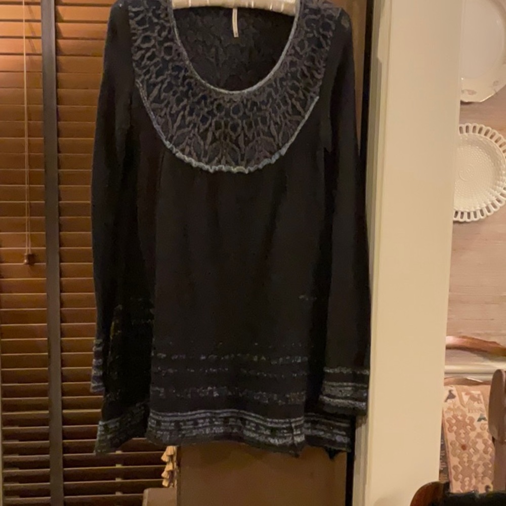 FREE PEOPLE SWEATER/ blouse.  Navy and beautiful raised weave at neck. Size S